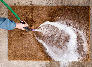 best way to wash a doormat thumbnail