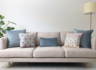 how to display pillows on a sofa thumbnail