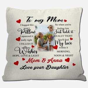 Personalized To My Mom Throw Pillow – I Hugged This Soft Gift